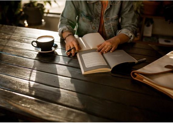 3 Astonishing And Never Read Before Advantages Of Reading Books.