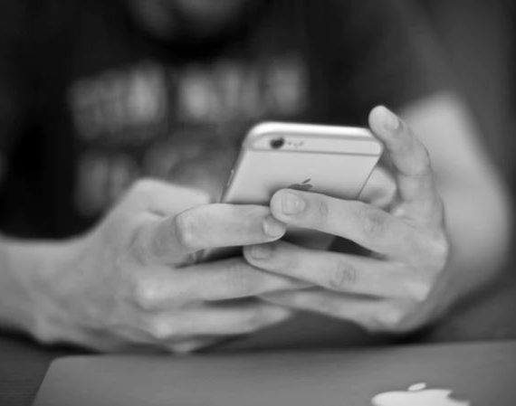 A Textrovert – And His 6 Magnificent Characteristics