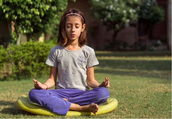 7-Life-Boosting-Benefits-Of-Meditation-And-Yoga